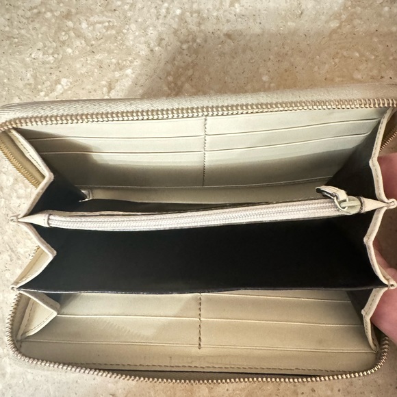 Rare Gucci Guccissima Zip Around Wallet in Off White / Taupe - Picture 13 of 13